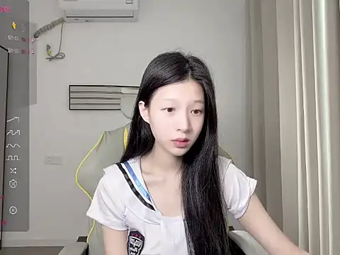 Snapshot of yy-1314 chatting on 06/18/26, 04:24 yy-1314 online show from 06/18/26, 04:24