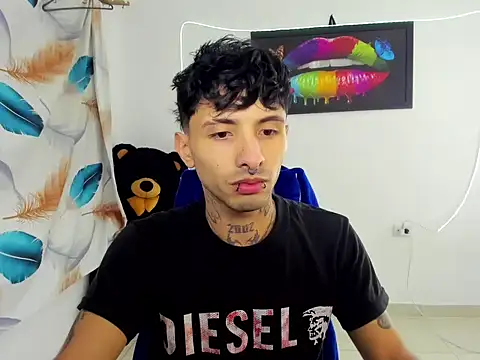 Snapshot of felix_mSqueen chatting on 06/17/26, 02:14 felix mSqueen online show from 06/17/26, 02:14