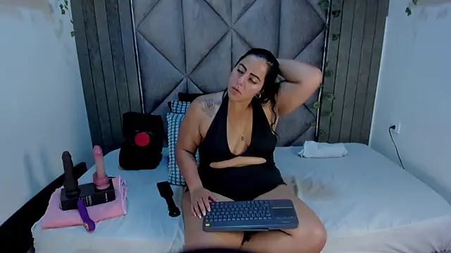 Snapshot of ShelyEvans__ chatting on 07/07/26, 12:13 ShelyEvans online show from 07/07/26, 12:13