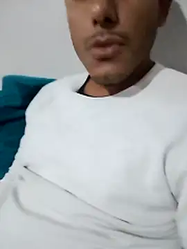 Snapshot of Cristian_es87 chatting on 06/19/26, 04:06 Cristian es87 online show from 06/19/26, 04:06