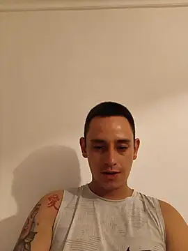 Snapshot of DANTECROS chatting on 06/27/26, 03:00 DANTECROS online show from 06/27/26, 03:00