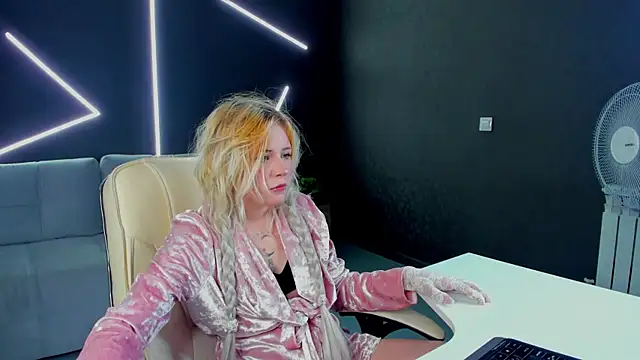 Snapshot of kikipeach chatting on 06/30/26, 12:17 kikipeach online show from 06/30/26, 12:17