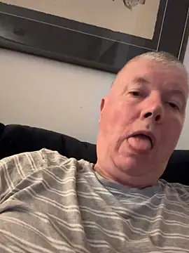 Snapshot of cumboy chatting on 04/19/26, 11:29 cumboy online show from 04/19/26, 11:29