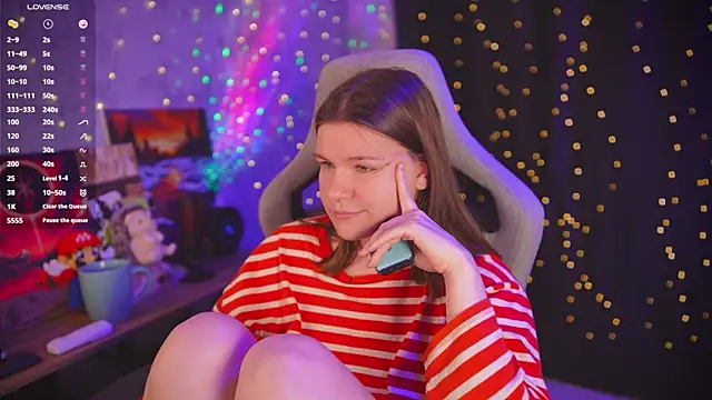 Snapshot of amberlyyy chatting on 06/17/26, 02:29 amberlyyy online show from 06/17/26, 02:29