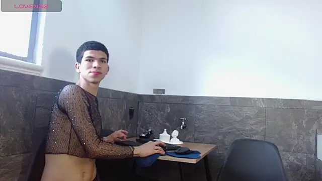 Snapshot of Dilan_Femboy chatting on 06/22/26, 02:14 Dilan Femboy online show from 06/22/26, 02:14