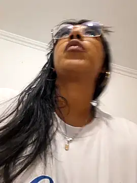 Snapshot of sophiagomezx chatting on 07/06/26, 10:56 sophiagomezx online show from 07/06/26, 10:56