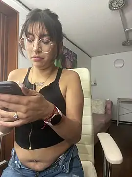 Snapshot of GabyLopez_Pink chatting on 06/19/26, 03:11 GabyLopez Pink online show from 06/19/26, 03:11
