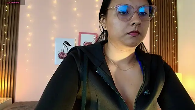 Snapshot of katty_collet chatting on 06/18/26, 01:59 katty collet online show from 06/18/26, 01:59