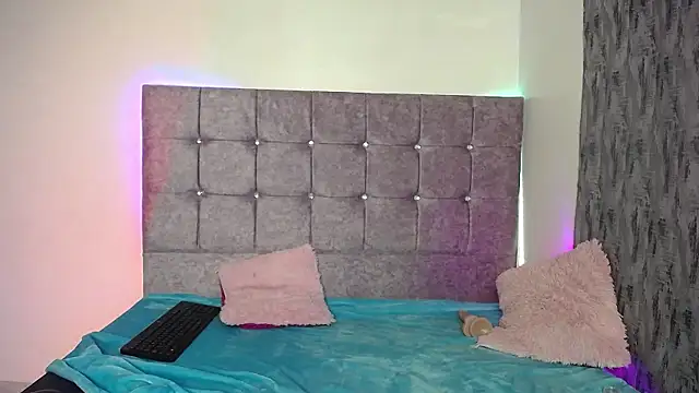 zira lux online show from 06/25/26, 04:01