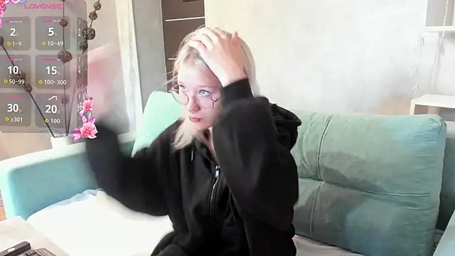 Snapshot of Nika-Smith chatting on 08/09/26, 09:25 Nika-Smith online show from 08/09/26, 09:25