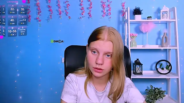 Snapshot of bella_sky11 chatting on 07/11/26, 09:45 bella sky11 online show from 07/11/26, 09:45