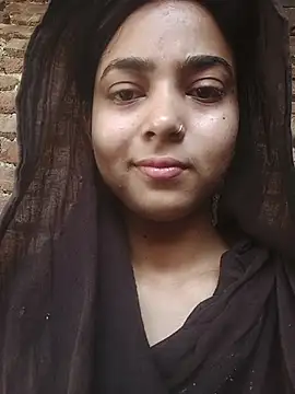 Snapshot of Simran_143 chatting on 06/25/26, 05:23 Simran 143 online show from 06/25/26, 05:23