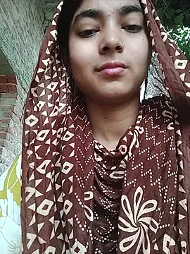 Snapshot of Simran_143 chatting on 08/05/26, 04:26 Simran 143 online show from 08/05/26, 04:26