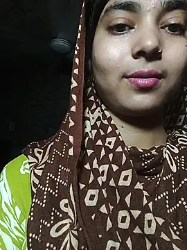 Snapshot of Simran_143 chatting on 08/05/26, 04:32 Simran 143 online show from 08/05/26, 04:32