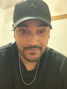 Snapshot of wandinho13 chatting on 06/17/26, 01:23 wandinho13 online show from 06/17/26, 01:23