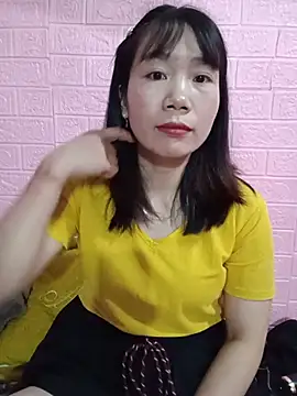 Snapshot of Em_xinh05 chatting on 06/19/26, 12:42 Em xinh05 online show from 06/19/26, 12:42
