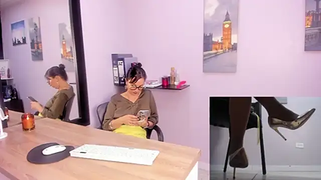 Snapshot of Greta_Borbon_ chatting on 07/16/26, 12:00 Greta Borbon online show from 07/16/26, 12:00