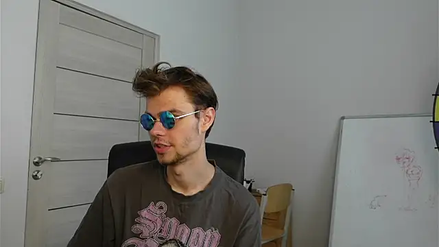 Niko Logan online show from 06/21/26, 01:24