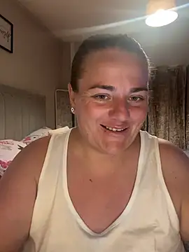 Snapshot of Bustygem_ chatting on 07/30/26, 10:31 Bustygem online show from 07/30/26, 10:31