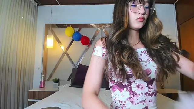 Snapshot of ZoeDear_ chatting on 07/15/26, 10:37 ZoeDear online show from 07/15/26, 10:37