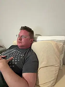 Snapshot of funandstuff chatting on 06/18/26, 04:13 funandstuff online show from 06/18/26, 04:13