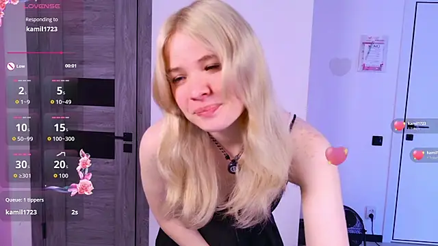 Snapshot of ChloeWells chatting on 06/27/26, 03:44 ChloeWells online show from 06/27/26, 03:44