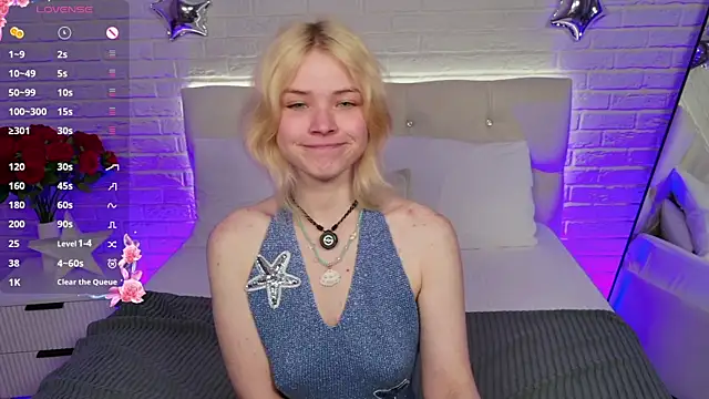Snapshot of ChloeWells chatting on 07/29/26, 03:37 ChloeWells online show from 07/29/26, 03:37