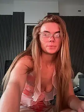 TaliaWhiteX online show from 06/25/26, 08:24
