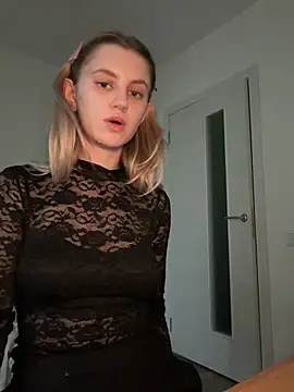 Snapshot of blondiedoll chatting on 07/02/26, 03:51 blondiedoll online show from 07/02/26, 03:51
