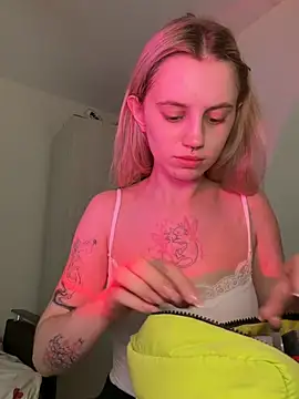 Snapshot of blondiedoll chatting on 07/06/26, 10:23 blondiedoll online show from 07/06/26, 10:23