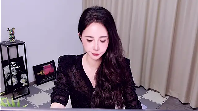 Snapshot of Erotic-01 chatting on 08/02/26, 01:31 Erotic-01 online show from 08/02/26, 01:31
