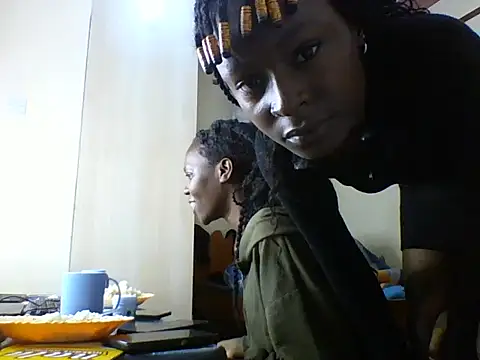 Snapshot of freakyqueenB chatting on 06/20/26, 08:00 freakyqueenB online show from 06/20/26, 08:00