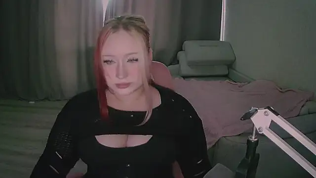 Snapshot of FlameFawn chatting on 06/19/26, 07:56 FlameFawn online show from 06/19/26, 07:56