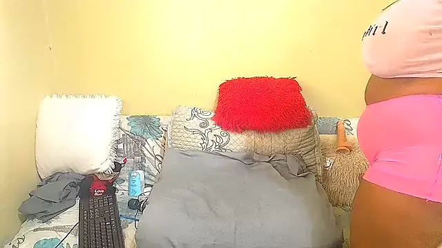 NoviaveeXXX online show from 07/28/26, 06:20