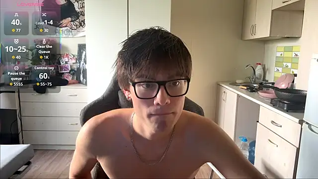 Snapshot of JadeNoiiir chatting on 07/31/26, 01:21 JadeNoiiir online show from 07/31/26, 01:21