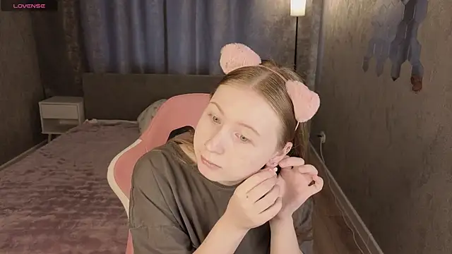 Snapshot of LiliTiny chatting on 07/04/26, 01:01 LiliTiny online show from 07/04/26, 01:01