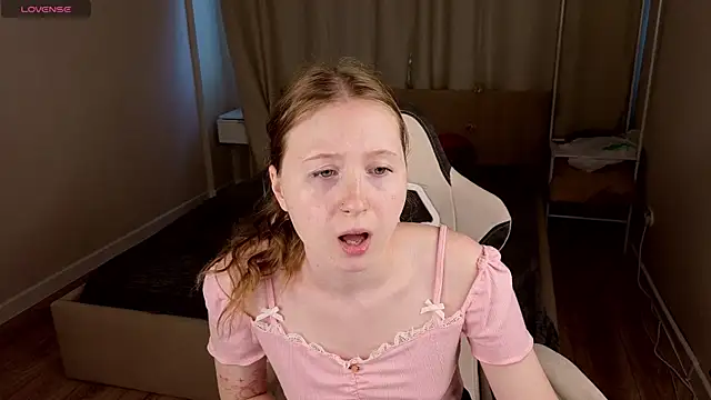 Snapshot of LiliTiny chatting on 07/16/26, 01:44 LiliTiny online show from 07/16/26, 01:44