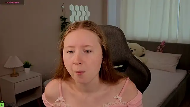 Snapshot of LiliTiny chatting on 07/18/26, 02:16 LiliTiny online show from 07/18/26, 02:16