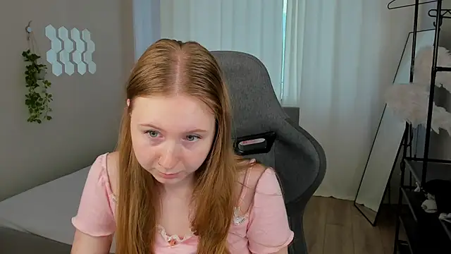 Snapshot of LiliTiny chatting on 07/22/26, 02:14 LiliTiny online show from 07/22/26, 02:14