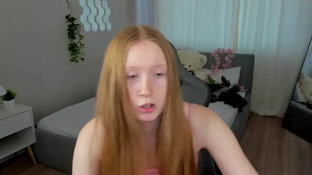 Snapshot of LiliTiny chatting on 07/25/26, 01:15 LiliTiny online show from 07/25/26, 01:15