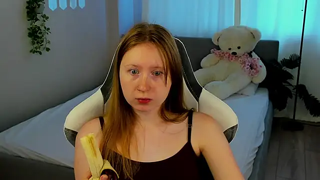 Snapshot of LiliTiny chatting on 08/04/26, 03:32 LiliTiny online show from 08/04/26, 03:32