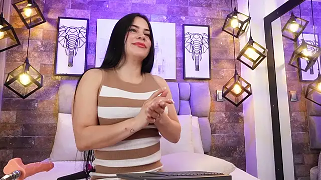Miss Isabeella online show from 07/11/26, 12:08
