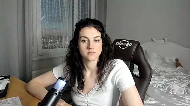 Snapshot of Avelinatt chatting on 07/16/26, 09:21 Avelinatt online show from 07/16/26, 09:21