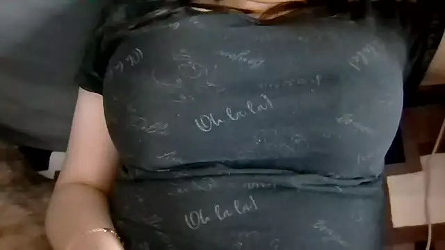 Snapshot of Nivella chatting on 08/07/26, 01:13 Nivella online show from 08/07/26, 01:13