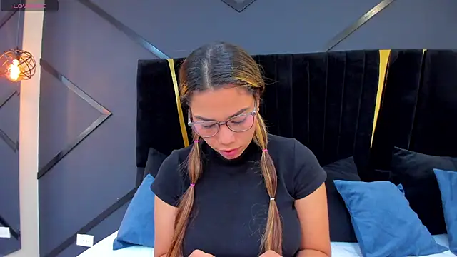 Snapshot of esther_xo chatting on 07/01/26, 04:36 esther xo online show from 07/01/26, 04:36
