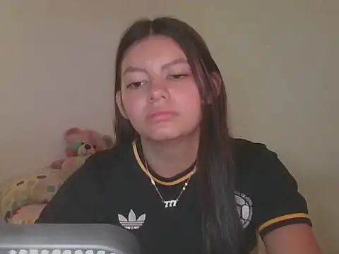 Snapshot of sophie_andradee_ chatting on 06/23/26, 09:02 sophie andradee online show from 06/23/26, 09:02
