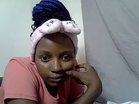 Snapshot of Tash_berry chatting on 06/20/26, 10:18 Tash berry online show from 06/20/26, 10:18