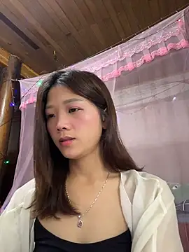 Snapshot of hhanni06 chatting on 08/01/26, 12:37 hhanni06 online show from 08/01/26, 12:37