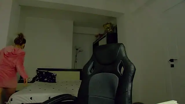 Snapshot of DedeSibel chatting on 04/04/26, 04:04 DedeSibel online show from 04/04/26, 04:04