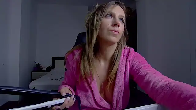 Snapshot of DedeSibel chatting on 04/05/26, 04:59 DedeSibel online show from 04/05/26, 04:59